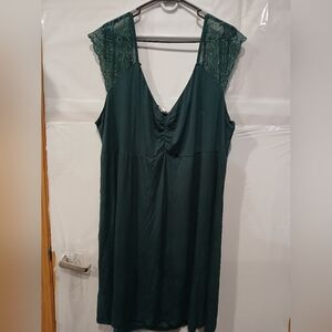 Emerald Lace-Trimmed Chemise